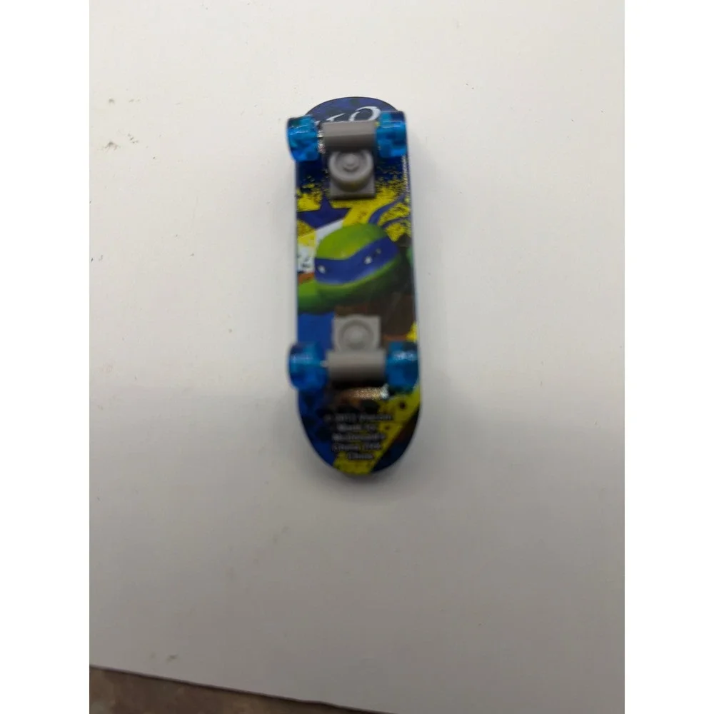 TMNT Donatello Skateboard Figure 2013 McDonalds Happy Meal Toy Nickelodeon